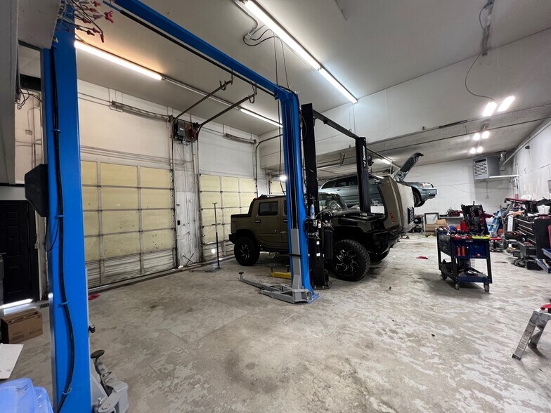 More Photos Of 845 W Moreno Ave, Colorado Springs Warehouse For Sale