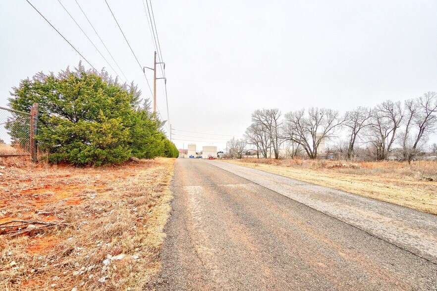 More Photos Of SE/c of SE 36th & Douglas Blvd, Oklahoma City Land For Lease