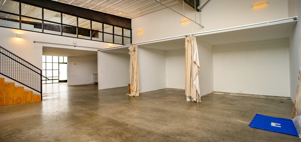 More Photos Of 3641-3645 10th Ave, Los Angeles Showroom For Lease