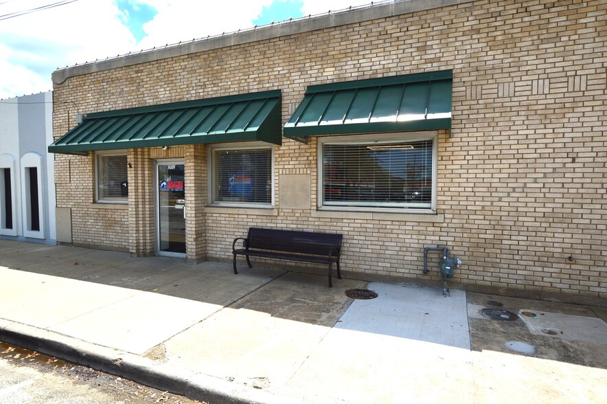 Primary Photo Of 202 W Davis St, Mesquite Office For Sale