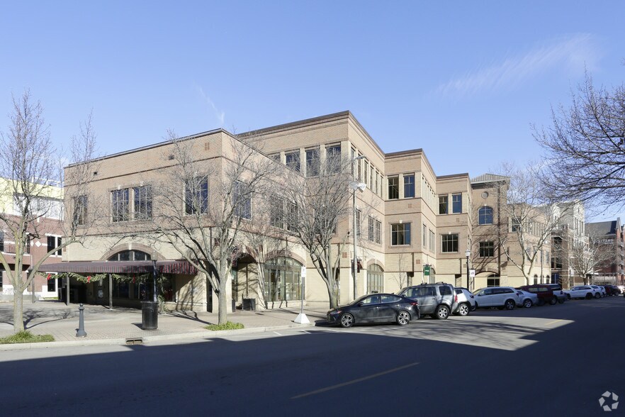 More Photos Of 85 E 8th St, Holland Medical For Lease