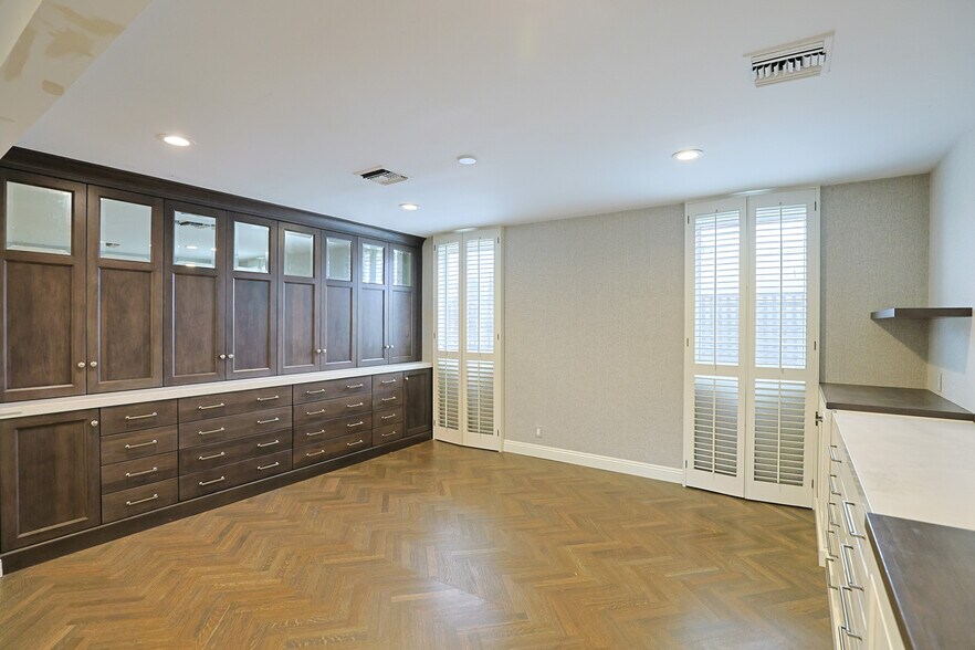 More Photos Of 908-910 N La Cienega Blvd, Los Angeles Storefront Retail Office For Sale