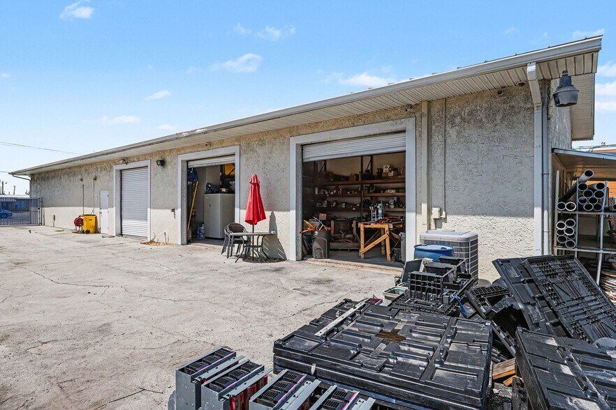 More Photos Of 2010-2012 Aurora Rd, Melbourne Service For Lease