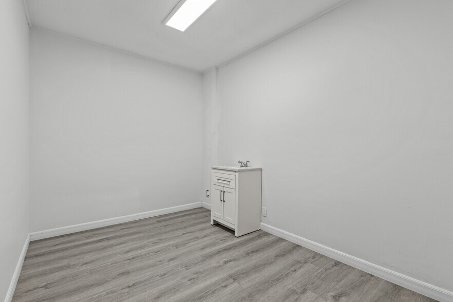 More Photos Of 16705 Hawthorne Blvd, Lawndale Medical For Lease