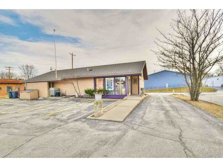 More Photos Of 529 Greene Ave, Green Bay Office For Lease