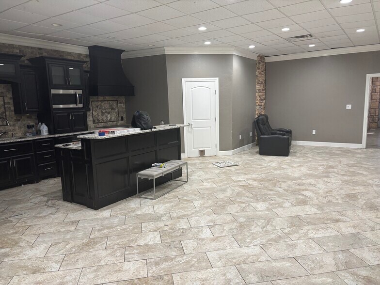 More Photos Of 10101 Highway 87, Lubbock Warehouse For Sale