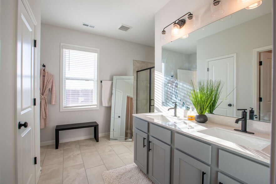 More Photos Of 1236 Shadow Shade Dr, Wake Forest Flex For Sale