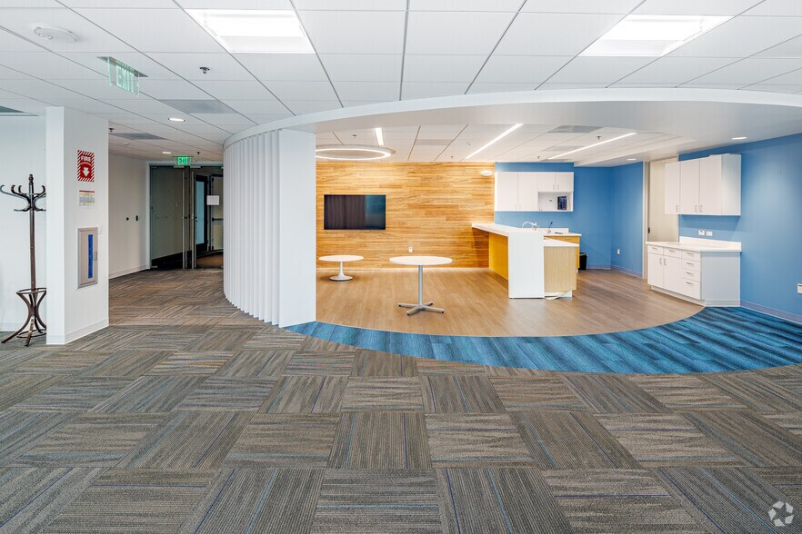 More Photos Of 217 E Redwood St, Baltimore Office For Lease