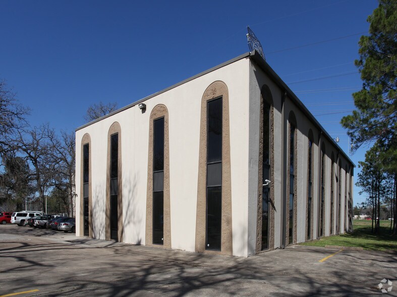More Photos Of 2916 W TC Jester Blvd, Houston Office For Sale