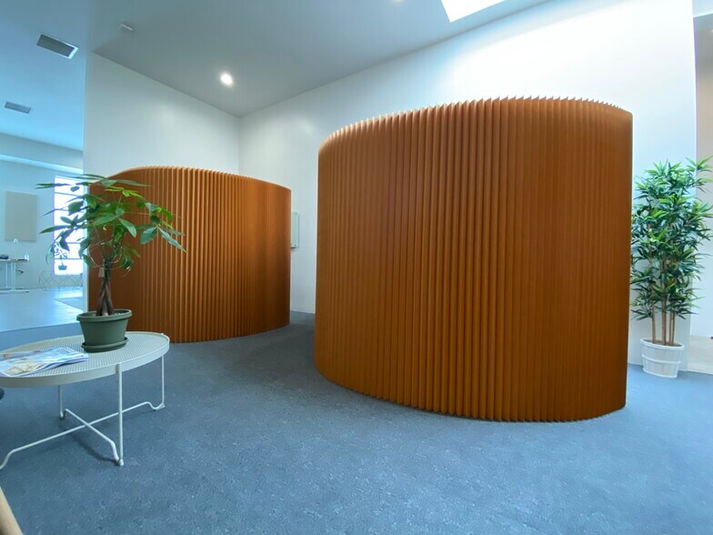 More Photos Of 310-312 Venice Way, Venice Loft Creative Space For Lease
