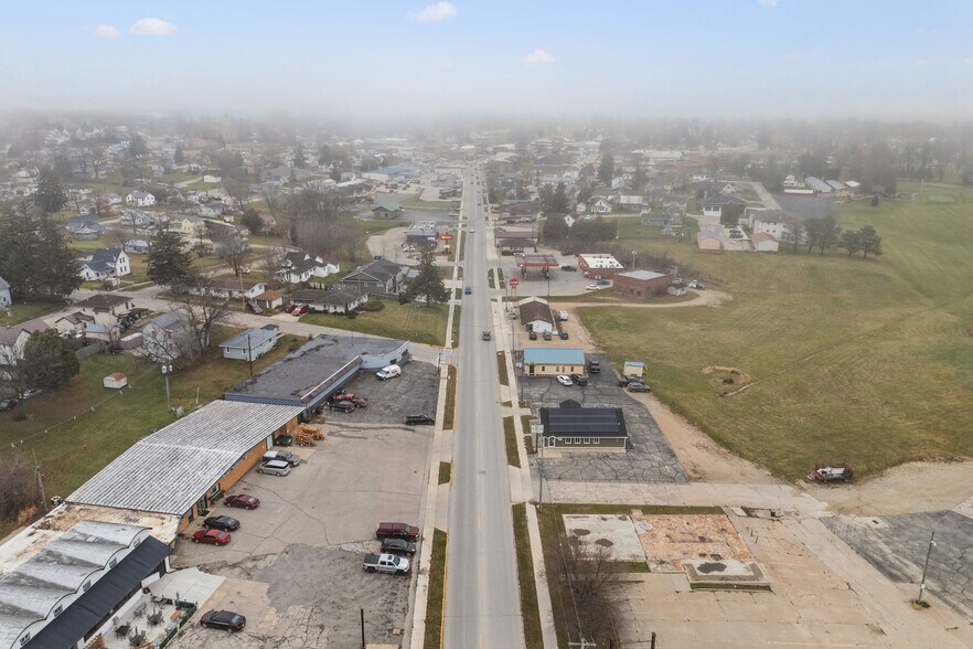 More Photos Of 606 Rossville Rd, Waukon Restaurant For Sale