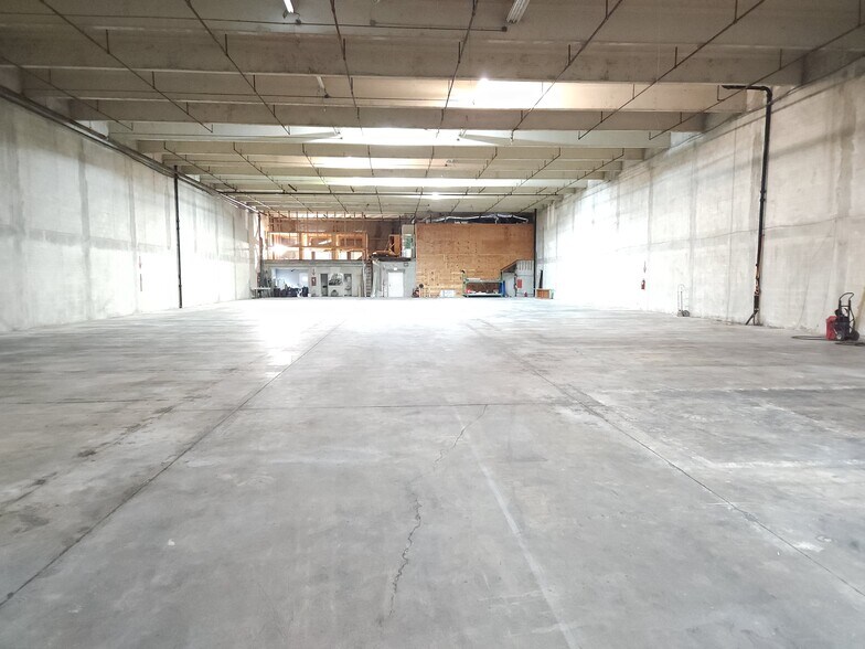 More Photos Of 650 NW 105th St, Miami Warehouse For Lease