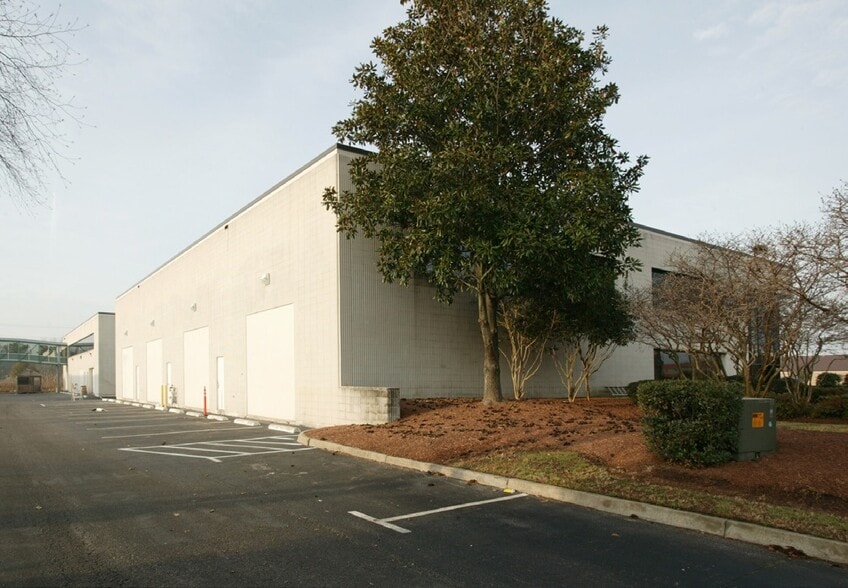 More Photos Of 833 Seahawk Cir, Virginia Beach Office For Lease