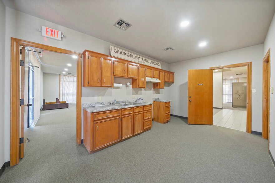 More Photos Of 14060 Grangerland Rd, Conroe Bank For Sale