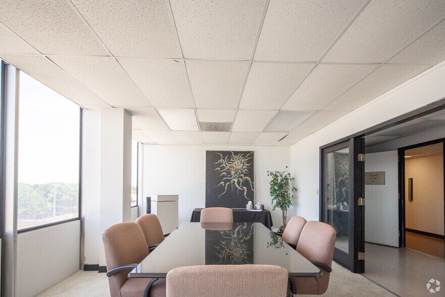 More Photos Of 1711 W Irving Blvd, Irving Medical For Lease