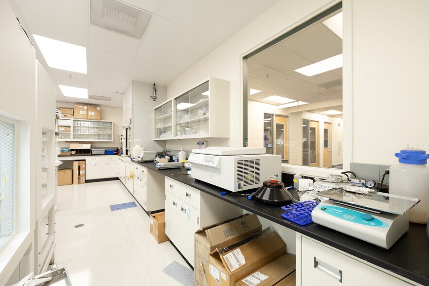 More Photos Of 30780 Santana St, Hayward Research And Development For Lease