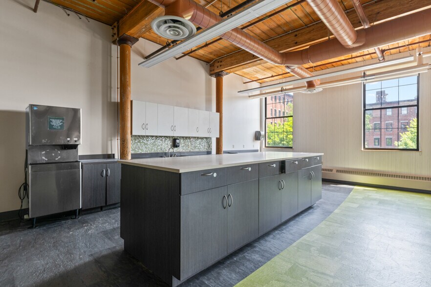 More Photos Of 140 Mill St, Lewiston Office Residential For Sale