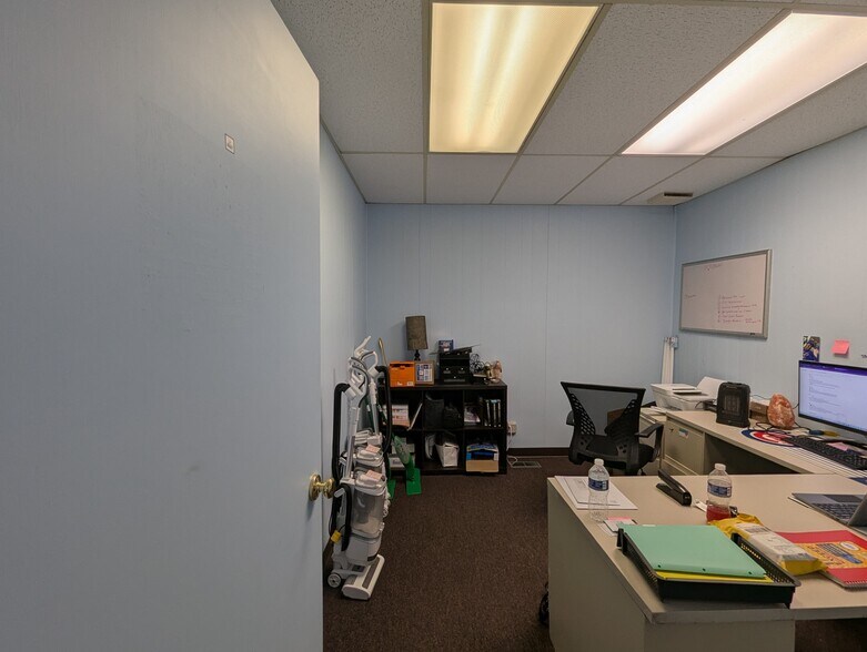 More Photos Of 8202-8226 N University St, Peoria Light Distribution For Lease