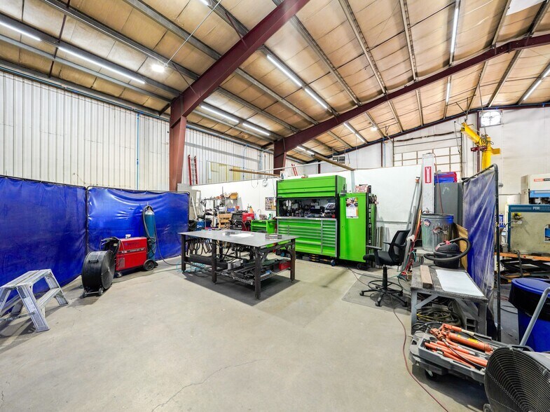 More Photos Of 2079 Deschutes Dr, Stayton Manufacturing For Lease