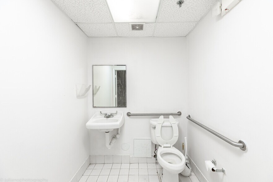More Photos Of 11965 SW 142nd Ter, Miami Light Distribution For Lease
