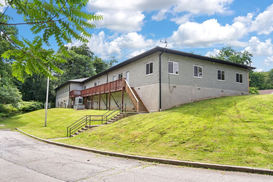 More Photos Of 4 Corwin Ct, Newburgh Medical For Sale
