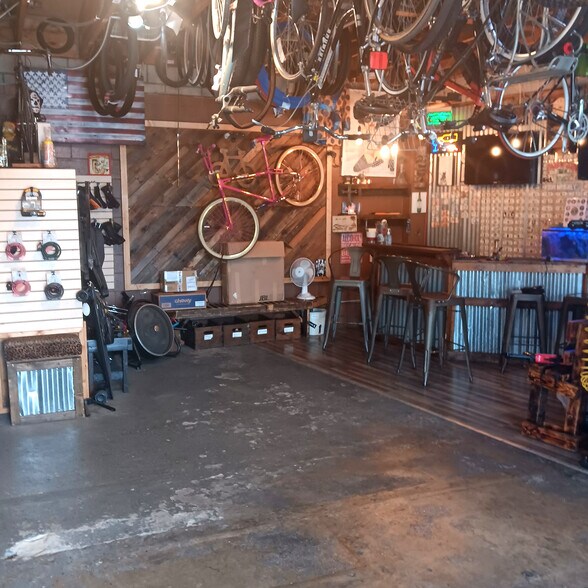 More Photos Of 1880 S Redondo Blvd, Los Angeles General Retail For Sale