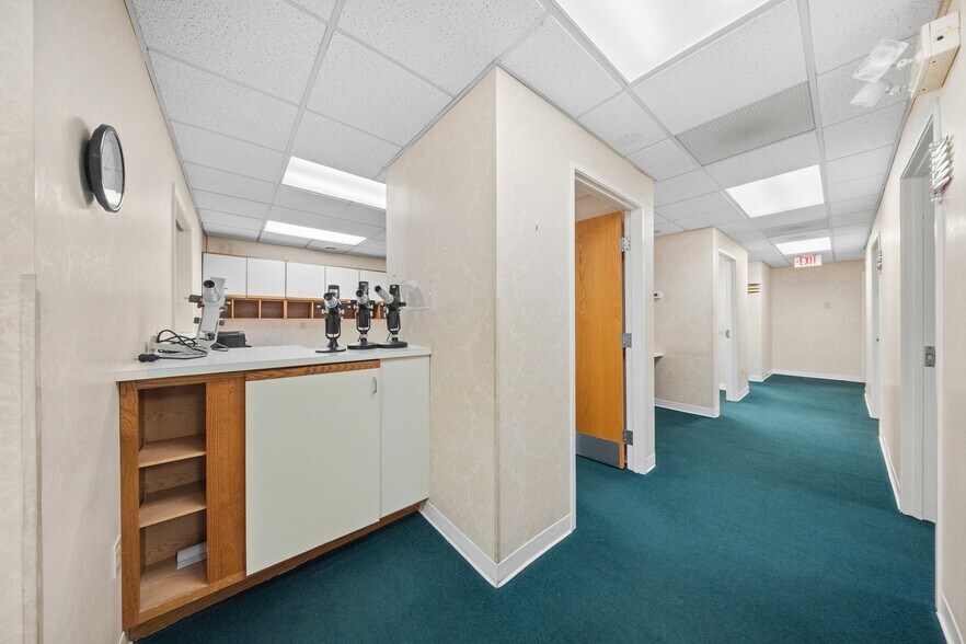 More Photos Of 1901 Winchester Ave, Ashland Office For Sale