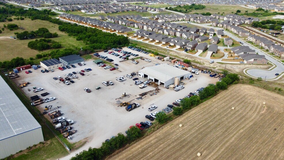 More Photos Of 10101 N Saginaw Blvd, Fort Worth Warehouse For Lease