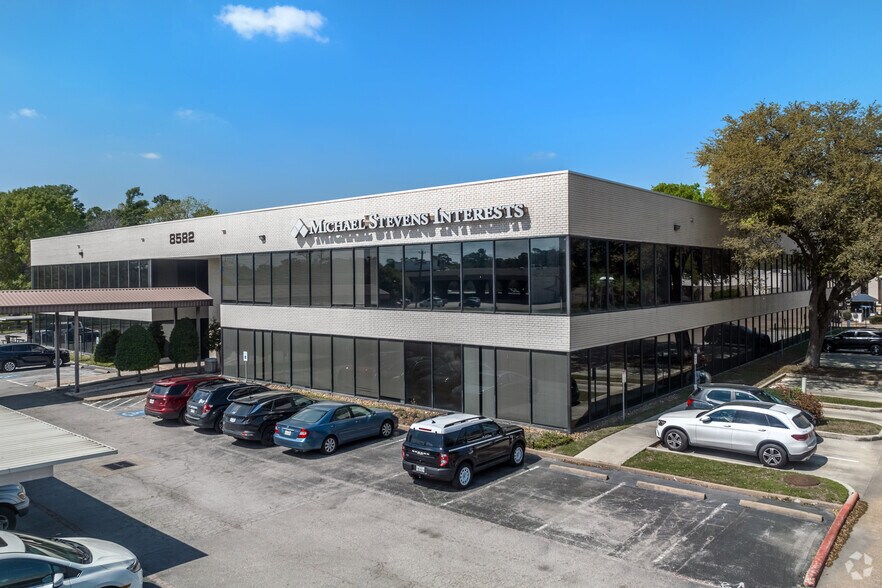 More Photos Of 8554 Katy Fwy, Houston Unknown For Lease