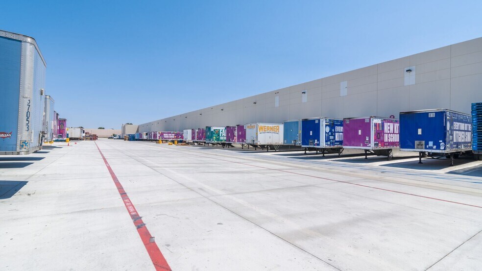 More Photos Of 6100 Garfield Ave, Commerce Distribution For Lease