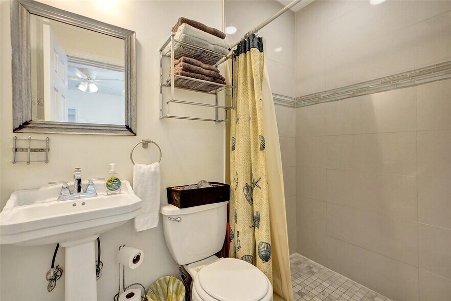 More Photos Of 322 Oklahoma St, Hollywood Multifamily For Sale