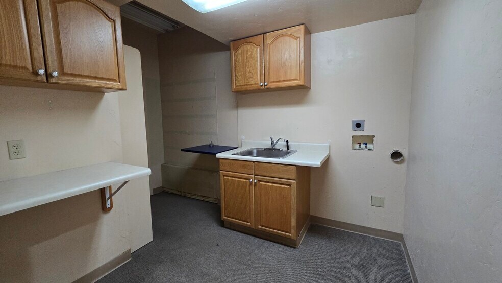 More Photos Of 1202 Willow Creek Rd, Prescott Medical For Sale