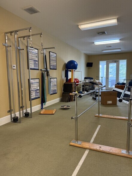 More Photos Of 910 Old Camp Road, #110, #112, and #114, The Villages Medical For Lease