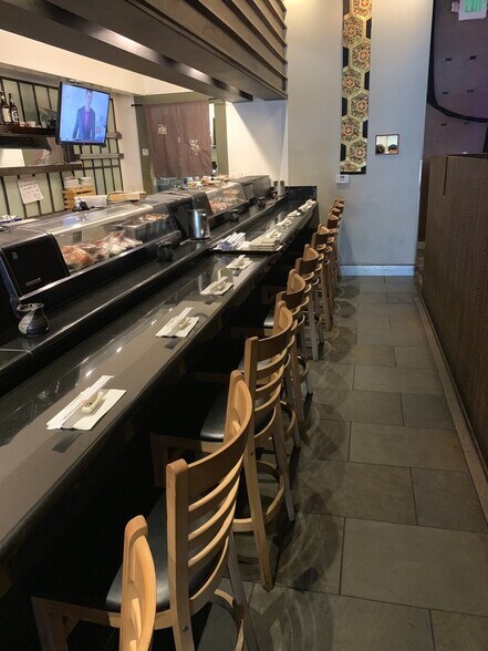 More Photos Of 17047 Ventura Blvd, Encino Freestanding For Sale