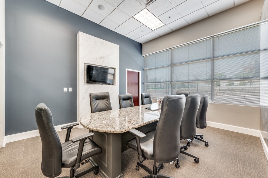 More Photos Of 6652 Pinecrest Dr, Plano Office For Lease