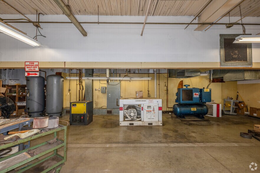 More Photos Of 735 Allens Ave, Providence Manufacturing For Sale
