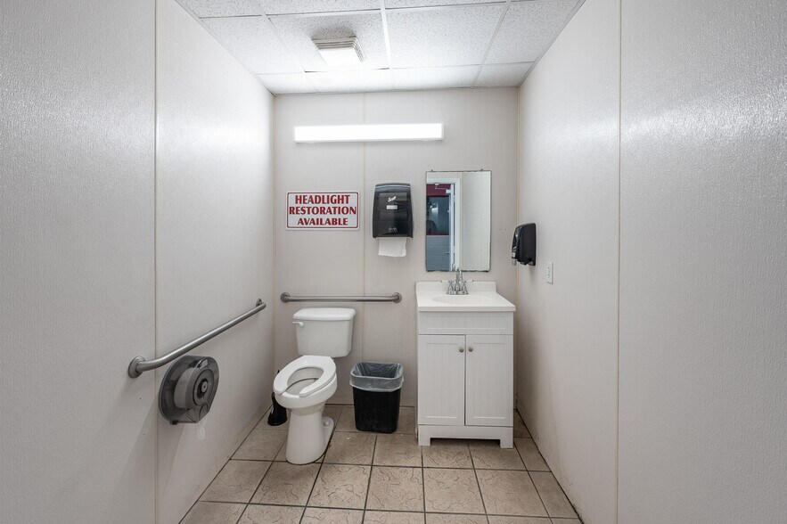 More Photos Of 8090 Gladiolus Dr, Fort Myers Carwash For Sale