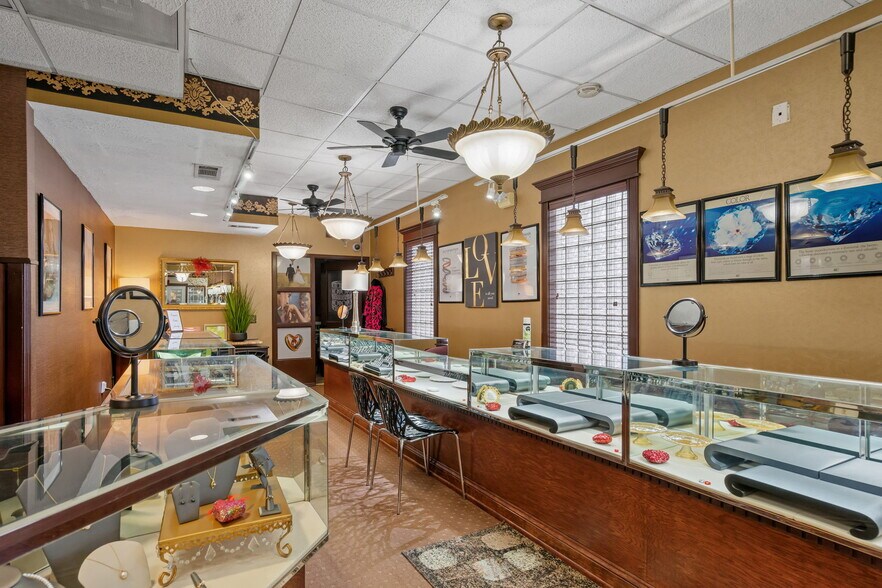 More Photos Of 1624 Union St, Schenectady Freestanding For Lease