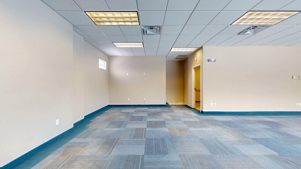 More Photos Of 119 Hebron Ave, Glastonbury Freestanding For Lease