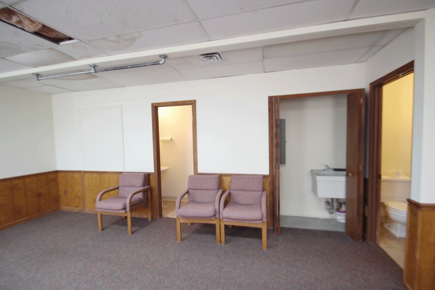 More Photos Of 799 N Court St, Medina Office For Lease