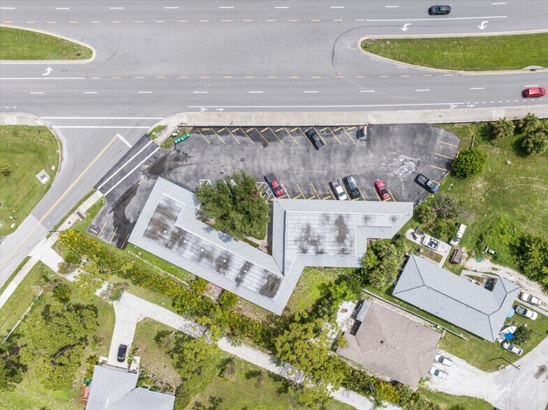 More Photos Of 2009-2025 S McCall Rd, Englewood Medical For Lease