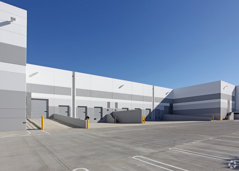 More Photos Of 3851 Schaufele Ave, Long Beach Manufacturing For Lease