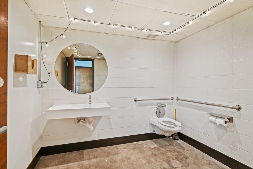 More Photos Of 6145 Troost Ave, Kansas City General Retail For Sale