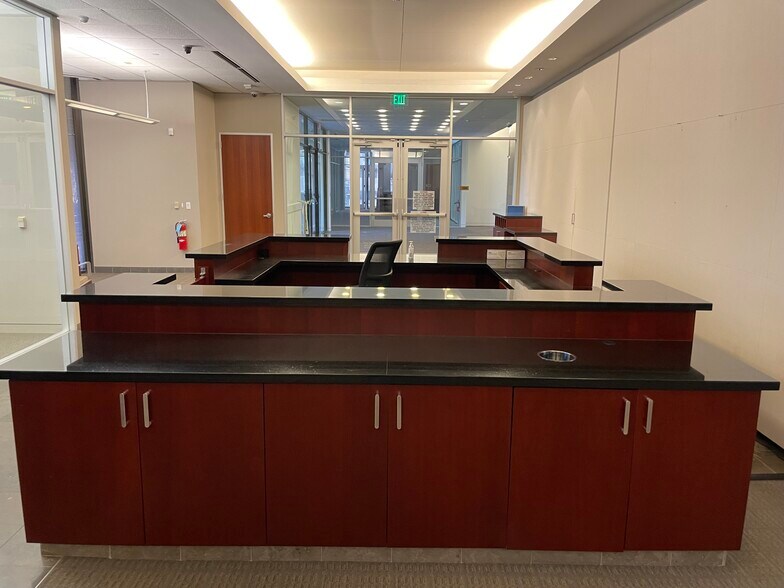 More Photos Of 5 Riverway, Houston Office For Sale