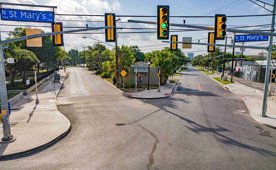 More Photos Of 601 E Ashby Pl, San Antonio Restaurant For Lease