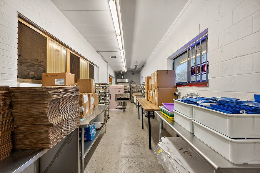 More Photos Of 25600 Harper Ave, Saint Clair Shores Freestanding For Sale