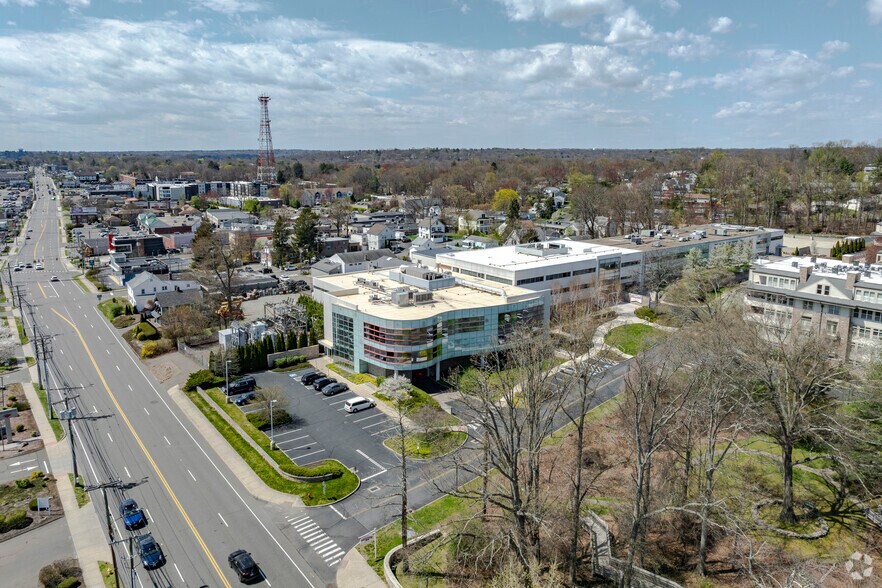 More Photos Of 595 Westport Ave, Norwalk Research And Development For Lease