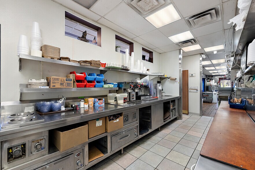 More Photos Of 37116 S Groesbeck Hwy, Clinton Township Restaurant For Sale