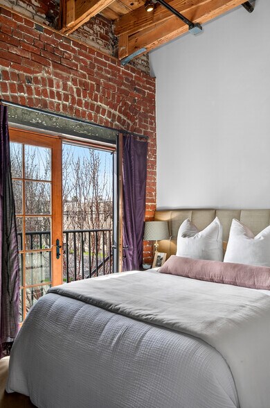 More Photos Of 1725 14th St, Sacramento Office For Sale