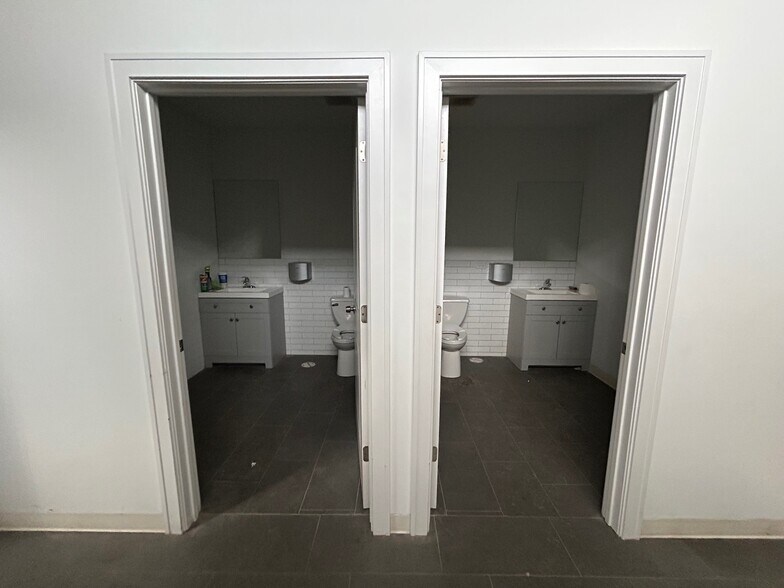 More Photos Of 3449-3469 N Elston Ave, Chicago Warehouse For Lease